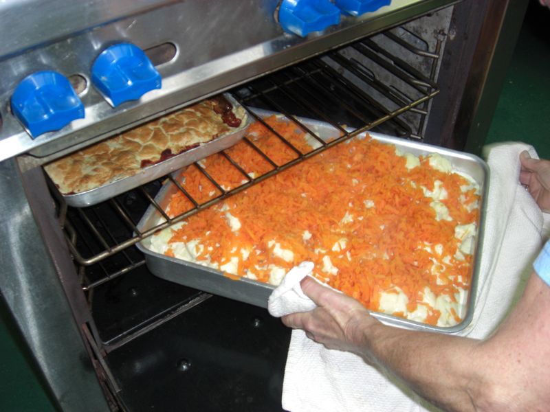 back_in_the_oven_to_maintain_temperature_lovely_lunches_case_study_58_800x600.jpg