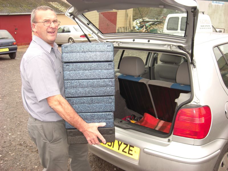 insulated_transport_boxes_going_in_the_car_boot_lovely_lunches_case_study_82_800x600.jpg
