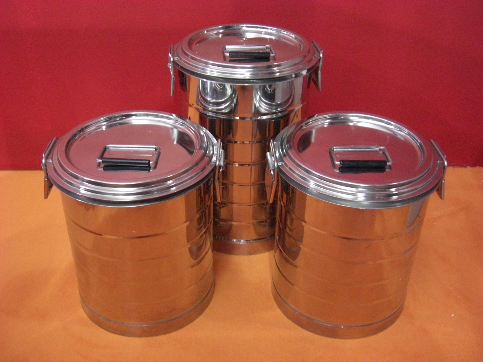 insulated_stainless_steel_liquid_transport_containers.jpg