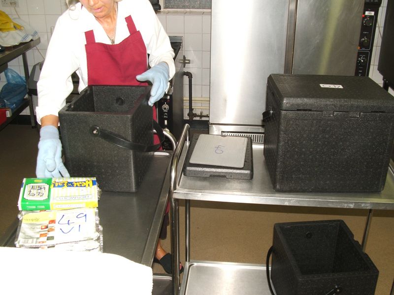 wrvs_meals_on_wheels_transport_box_loading_800x600.jpg